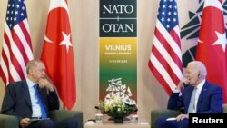 ABD Başkanı Joe Biden ve Cumhurbaşkanı Recep Tayyip Erdoğan Litvanya'nın başkenti Vilnius'ta yapılan NATO zirvesi kapsamında görüştü, 11 Temmuz 2023. 