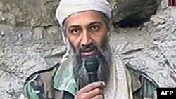 Osama Bin Laden, lãnh tụ al-Qaida (năm 2001)