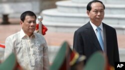 Ông Duterte trong chuyến thăm Việt Nam hồi cuối tháng Chín.