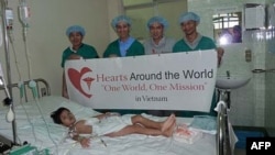 Tổ chức Hearts Around the World của Mỹ hỗ trợ y bác sĩ khoa tim ở bệnh viện Chợ Rẫy