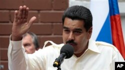 Tổng thống Venezuela Nicolas Maduro hôm thứ 6 nói rằng ông quyết định dành cho ông Snowden quy chế 'tỵ nạn nhân đạo' để bảo vệ cho ông này trước “sự bách hại” của Mỹ