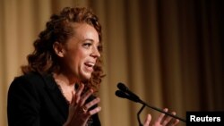 Danh hài Michelle Wolf trình diễn tại dạ tiệc thường niên của Hiệp hội Ký giả Tòa Bạch Ốc tại Washington, ngày 28/4/2018.