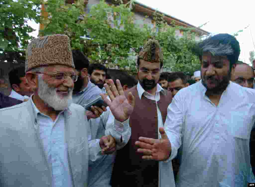 سید گیلانی استصوابِ رائے کا مطالبہ کرنے والی کشمیری جماعتوں کے اتحاد &#39;حریت کانفرنس&#39; کے چیئرمین بھی رہے۔