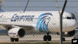 Máy bay bị không tặc của EgyptAir hạ cánh xuống sân bay Larnaca, Đảo Síp, ngày 29/3/2016.