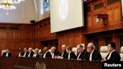 Uluslararası Adalet Divanı (ICJ) geçen ay Güney Afrika’nın başvurusu üzerine açılan davada, İsrail’in ordusunun Gazze’de Filistinliler’e yönelik “soykırım” işlemesini engellemek amacıyla mümkün olan tüm önlemleri alması emrini vermişti. 