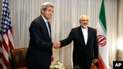 Ngoại trưởng Mỹ John Kerry và Ngoại trưởng Iran Mohammad Javad Zarif.