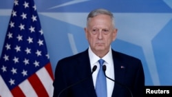 İlk kez NATO Savunma Bakanları Toplantısı'na katılan ABD Savunma Bakanı James Mattis, destek ve uyarı mesajlarını harmanlayan bir söylem benimsedi.