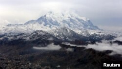 الیمانی سلسلہ کوہ کی برفانی چوٹیوں کا ایک منظر، فائل فوٹو