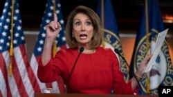 Chủ tịch Hạ viện Nancy Pelosi theo Đảng Dân chủ phát biểu trong một cuộc họp báo tại Điện Capitol, Washington, ngày 4 tháng 4, 2019.