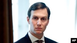 Các nguồn tin nói Jared Kushner chính là "thành viên rất cao cấp" trong đội ngũ chuyển tiếp của ông Trump chỉ đạo cựu cố vấn an ninh quốc gia Michael Flynn liên lạc với đại sứ Nga tại Mỹ và các nước khác về một cuộc biểu quyết của Hội đồng Bảo an Liên Hiệp Quốc về các khu định cư của Israel.