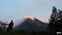 Binh lính đã được huy động sau khi Núi Merapi lại phun trào dữ dội, khiến ít nhất 1 trường học phải đóng cửa.