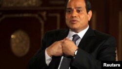 Ông Obama kêu gọi Tổng thống Ai Cập, ông Abdel Fattah al-Sisi, hãy đầu tư vào các nguyện vọng chính trị, kinh tế và xã hội của nhân dân Ai Cập.