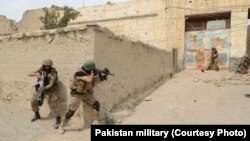 Quân đội Pakistan đột kích những nơi bị nghi ngờ có phiến quân ở Bắc Waziristan trong chiến dịch Zarb-e-Azb.