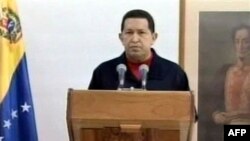 Tổng thống Venezuela Hugo Chavez đọc diễn văn phát từ đài truyền hình Cuba