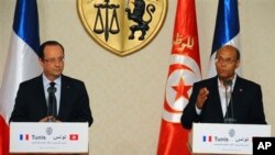 Tổng thống Pháp Francois Hollande (trái) và Tổng thống Tunisia mở cuộc họp báo chúng ở Carthage, Tunisia 4/7/13