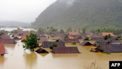 Lũ lụt đã gây tử vong cho hơn 50 người ở Việt Nam và làm hơn 70,000 căn nhà bị ngập nước