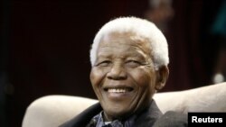 Người anh hùng chiến đấu chống nạn diệt chủng apartheid, cựu Tổng thống Nam Phi Nelson Mandela 