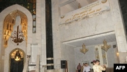 Hiện trường sau vụ đánh bom tự sát bên trong đền thờ Umm al-Qura ở Baghdad, ngày 28/8/2011