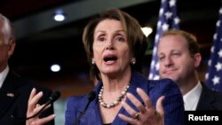 Dân biểu Nancy Pelosi, lãnh đạo khối Dân Chủ Hạ Viện, 