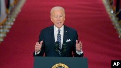 TT Joe Biden phát biểu về dịch COVID-19 trong bài diễn văn 'giờ vàng' từ Phòng phía Đông của Tòa Bạch Ốc, hôm thứ Năm 11/3/2021 tại Washington. (AP Photo/Andrew Harnik)