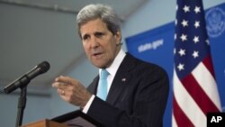 Ngoại trưởng Hoa Kỳ John Kerry nói chuyện trong cuộc họp báo tại Đại sứ quán Mỹ ở Juba, Nam Sudan