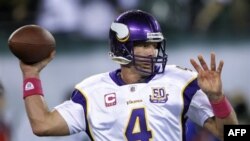 Tiền vệ Brett Favre của đội Vikings