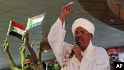 Tổng thống Sudan Omar al-Bashir diễn thuyết trước một đám đông rằng Sudan sẽ dạy cho chính phủ miền Nam 'một bài học bằng vũ lực'