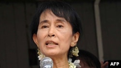 Bà Suu Kyi nói dự án đập Myitsone trong bang Kachin sẽ buộc hàng vạn dân làng phải dời cư và đe dọa hệ sinh thái của con sông Irrawaddy