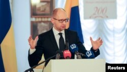 Thủ tướng Ukraine Arseniy Yatsenyuk tố cáo Nga tìm cách tạo ra những vụ đụng độ, kể cả vụ hỏa hoạn giết chết 42 người tại Odessa, ngày 4/5/2014.