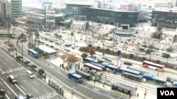 Ảnh chụp từ văn phòng BBC xuống phía trước Seoul Station. (Hình: Hùng Nguyễn)